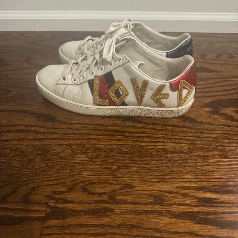 🌸 SOLD 🌸 Gucci Loved Sneakers. Size 6